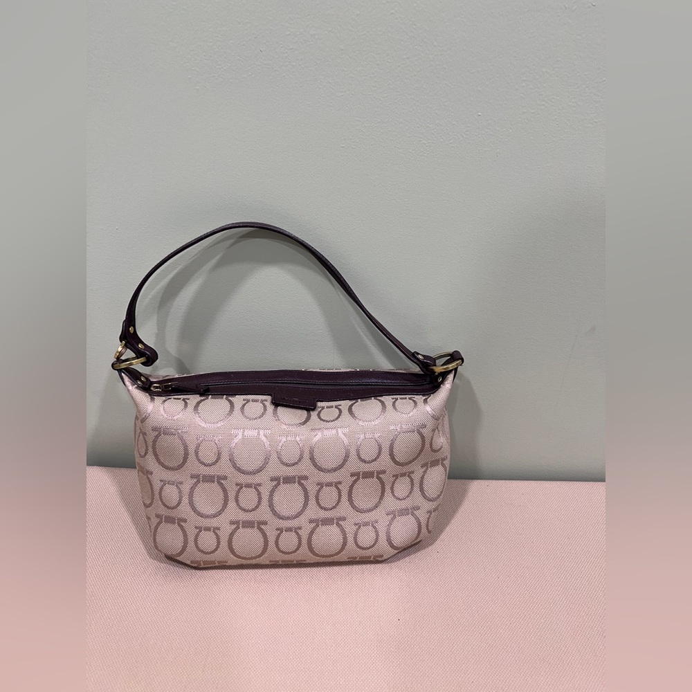SOLD｜Salvatore Ferragamo hobo bag.Beige